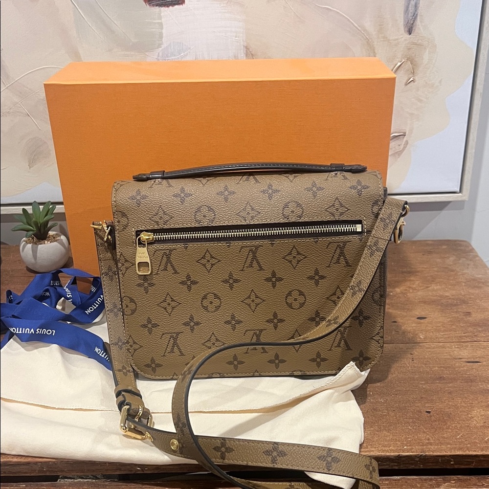 Louis Vuitton Pochette Métis - Picture 3 of 11